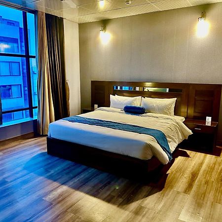 Luxury Apartment In Dha Phase 8, Near Allama Iqbal International Airport Лахор Екстериор снимка