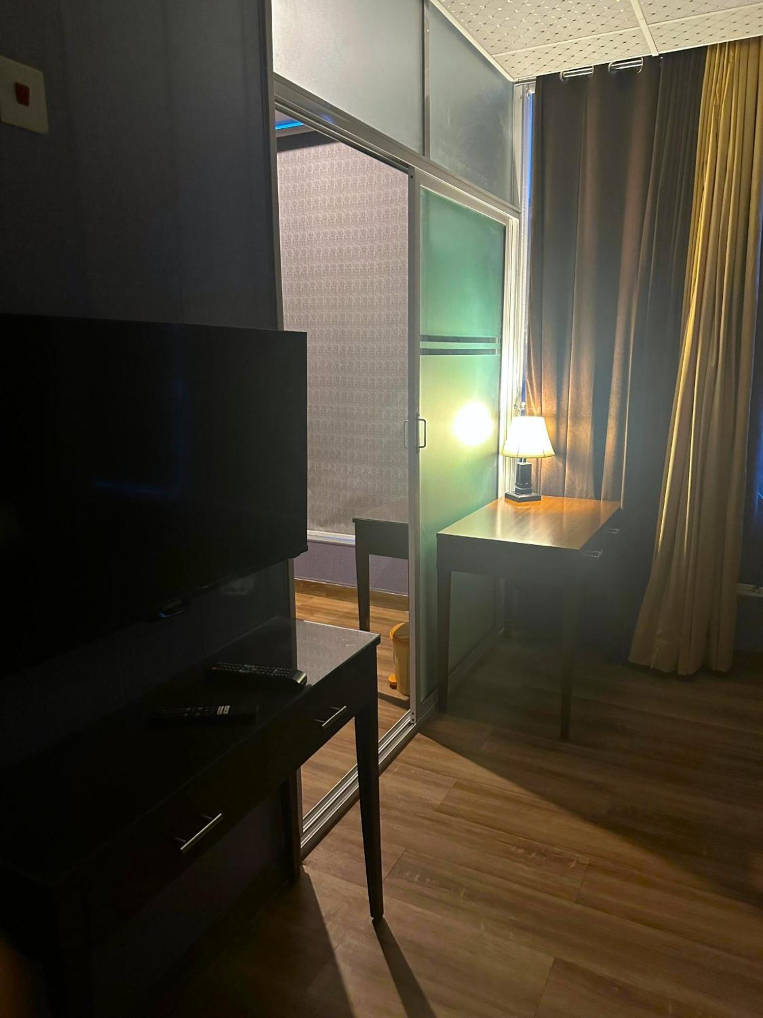 Luxury Apartment In Dha Phase 8, Near Allama Iqbal International Airport Лахор Екстериор снимка