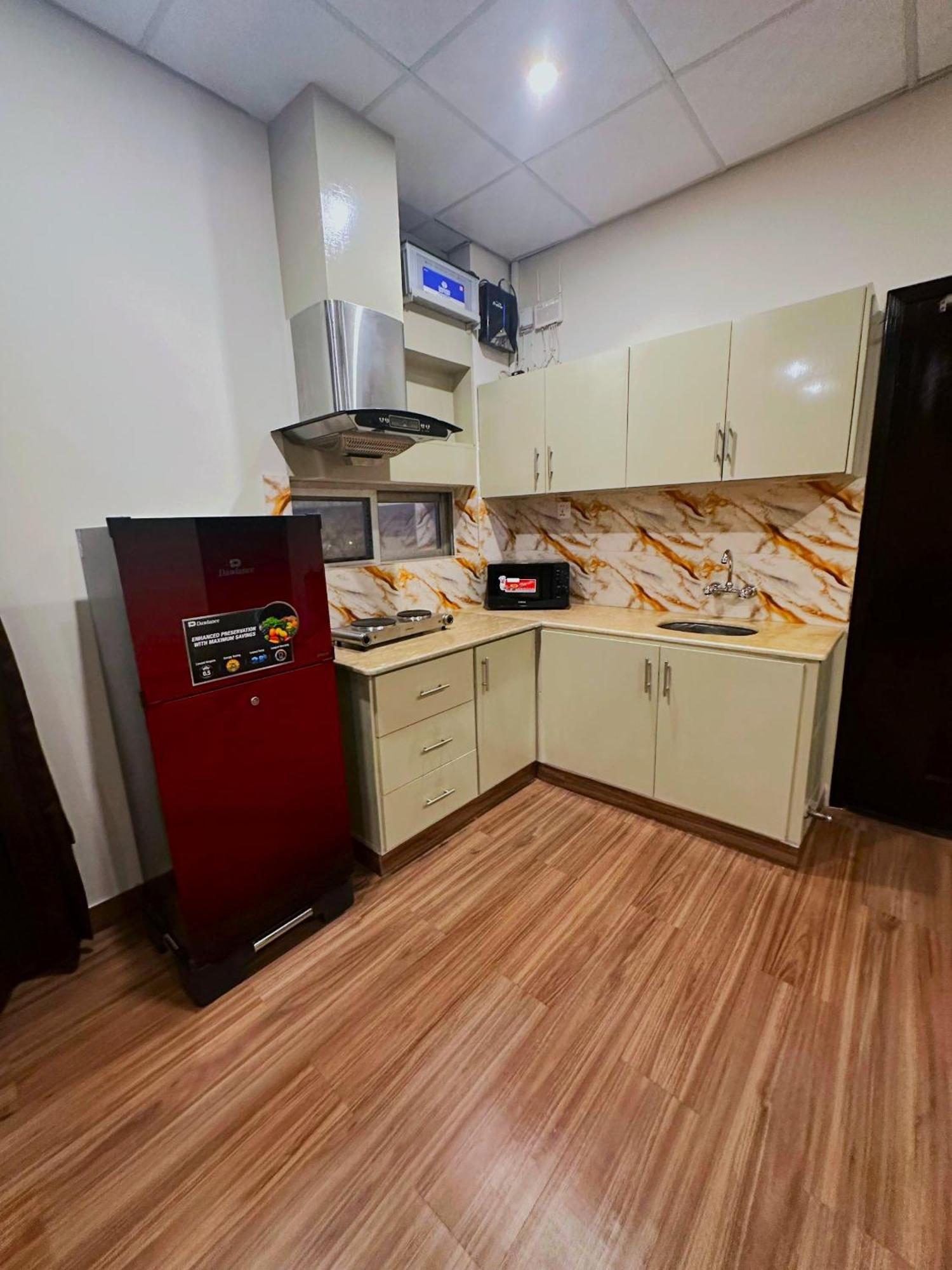 Luxury Apartment In Dha Phase 8, Near Allama Iqbal International Airport Лахор Екстериор снимка