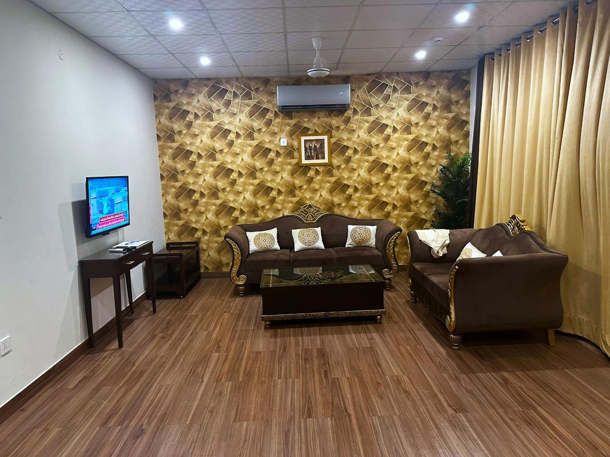 Luxury Apartment In Dha Phase 8, Near Allama Iqbal International Airport Лахор Екстериор снимка