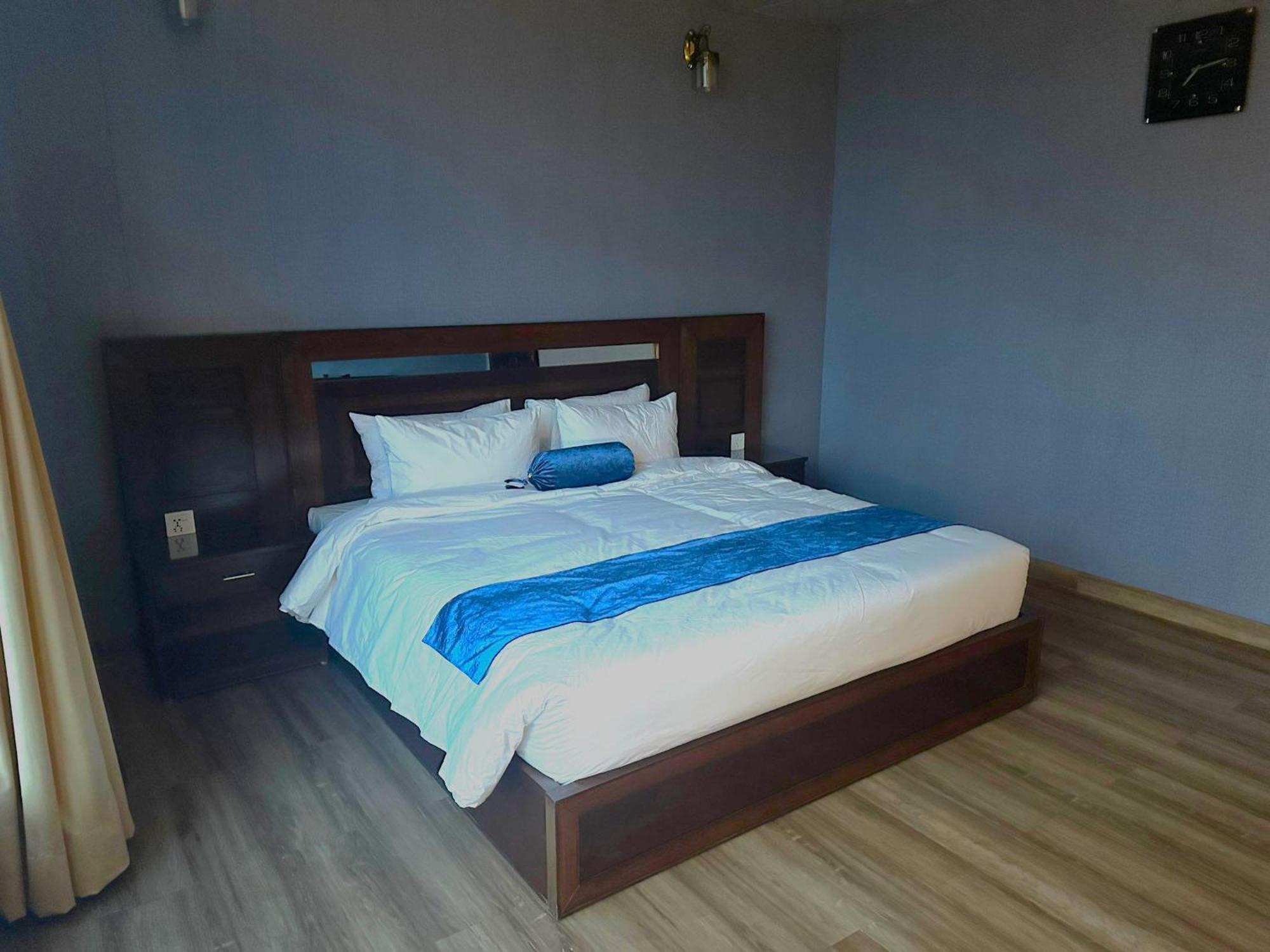Luxury Apartment In Dha Phase 8, Near Allama Iqbal International Airport Лахор Екстериор снимка