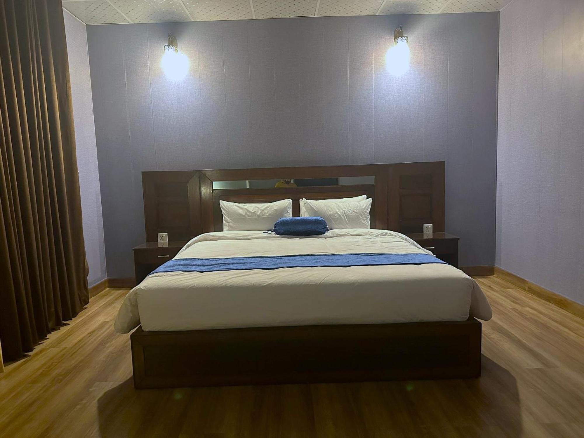 Luxury Apartment In Dha Phase 8, Near Allama Iqbal International Airport Лахор Екстериор снимка