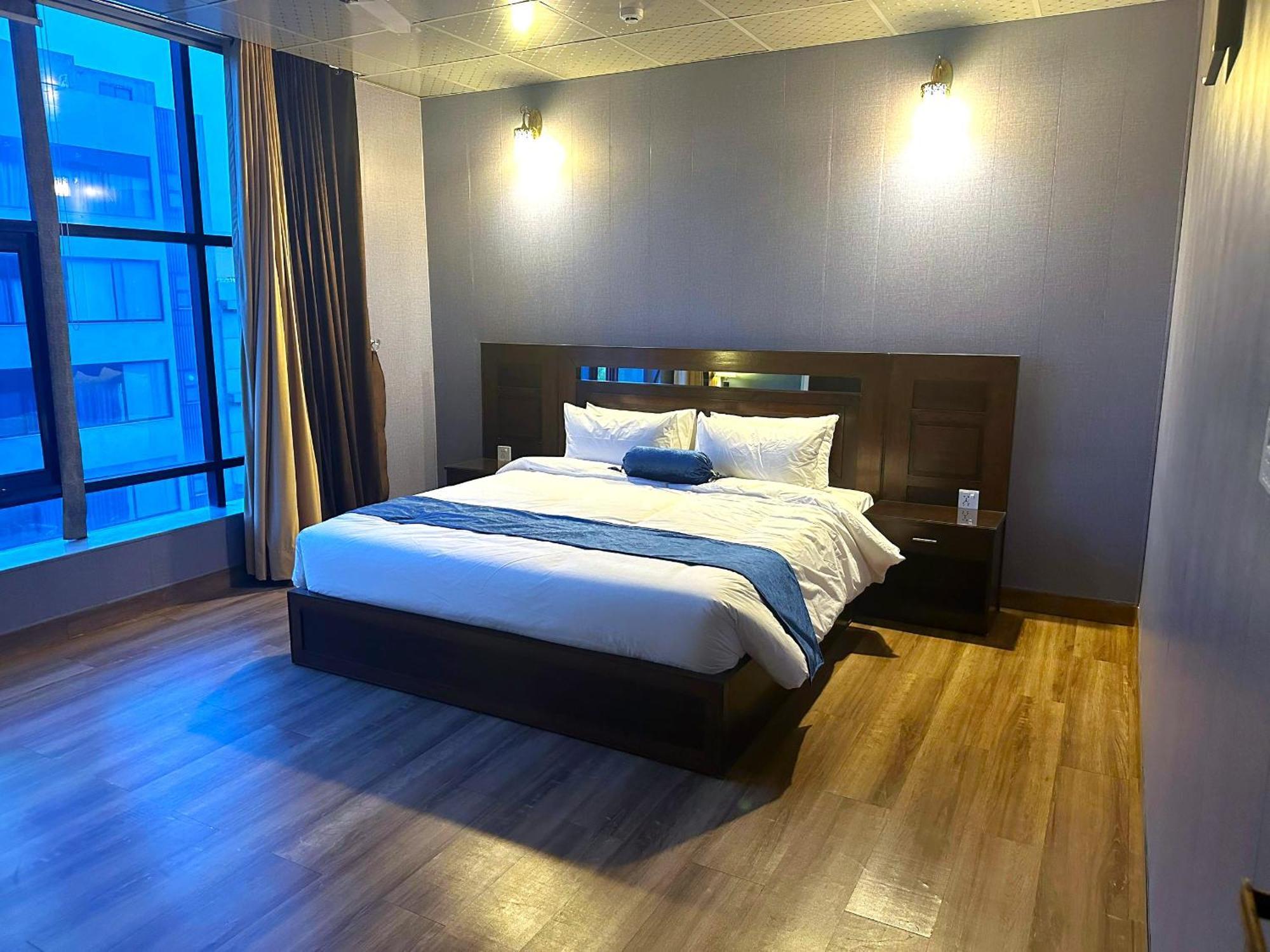 Luxury Apartment In Dha Phase 8, Near Allama Iqbal International Airport Лахор Екстериор снимка
