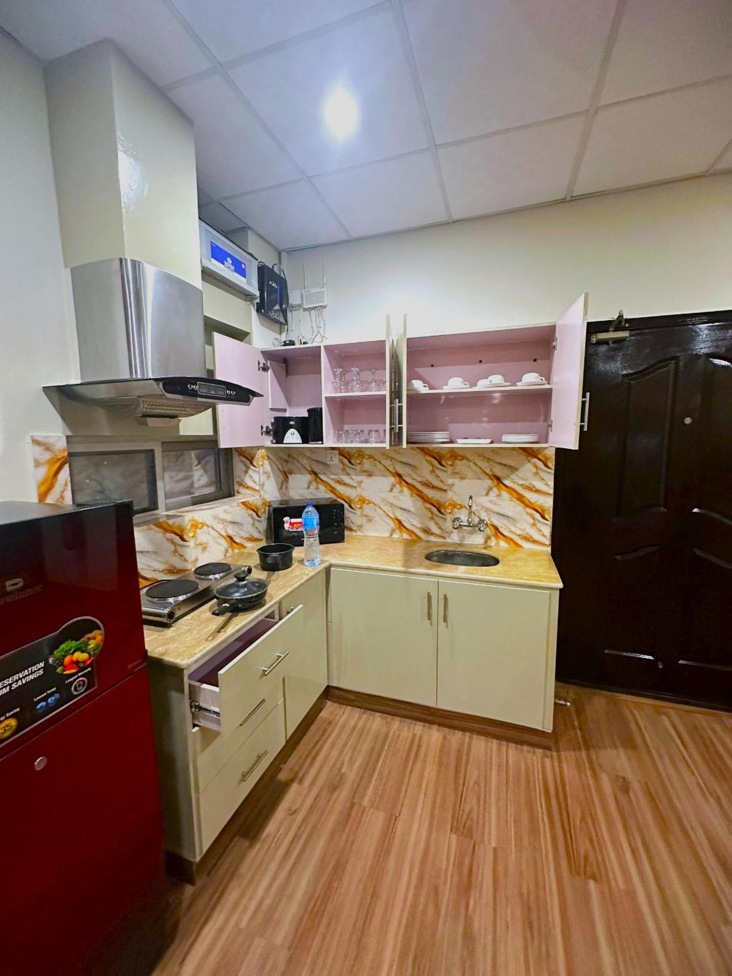 Luxury Apartment In Dha Phase 8, Near Allama Iqbal International Airport Лахор Екстериор снимка