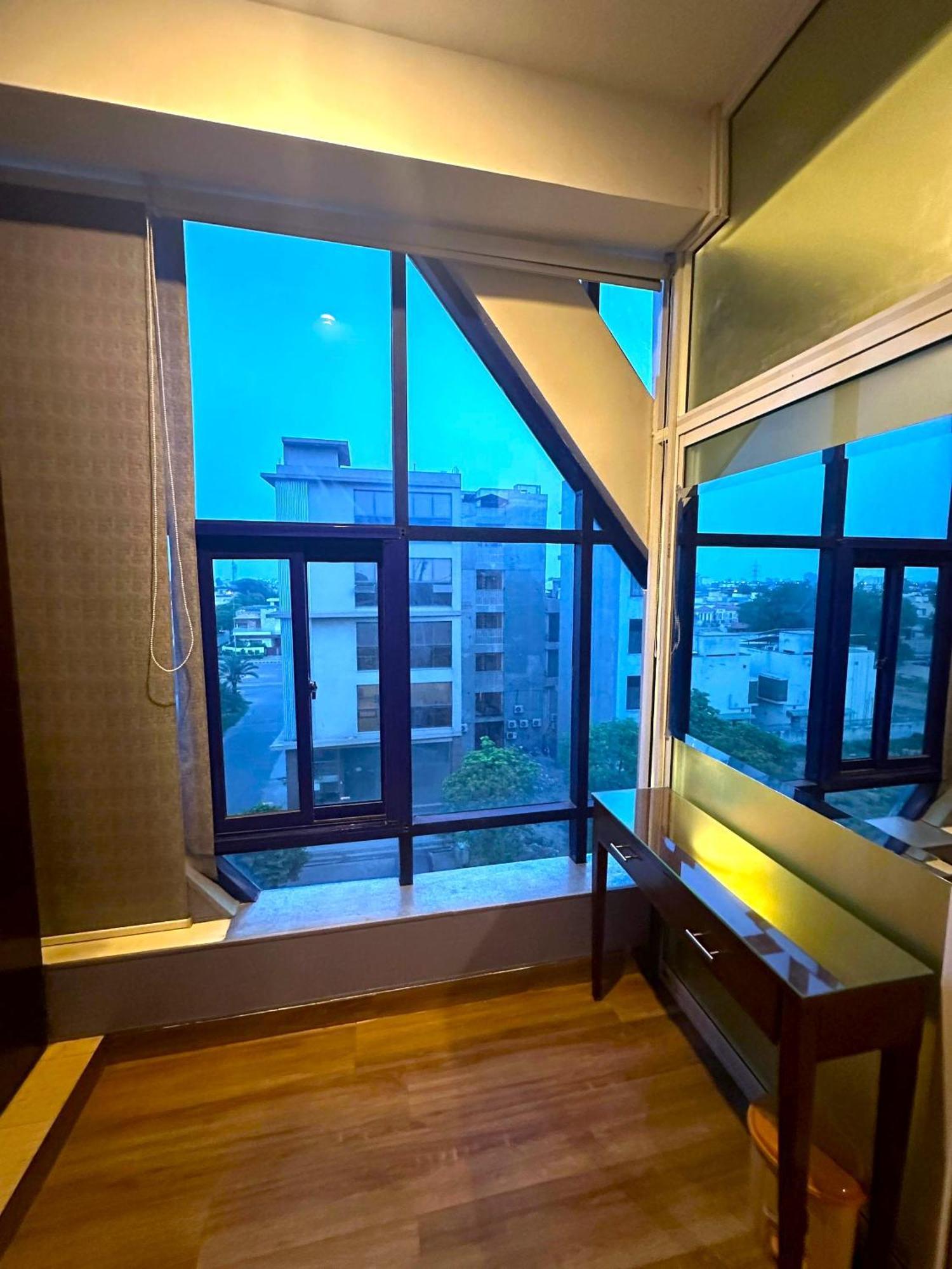 Luxury Apartment In Dha Phase 8, Near Allama Iqbal International Airport Лахор Екстериор снимка